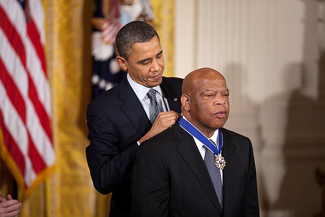 This image has an empty alt attribute; its file name is 640px-president_barack_obama_awards_the_2010_presidential_medal_of_freedom_to_congressman_john_lewis.jpg